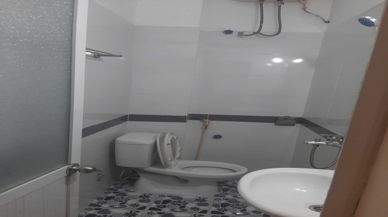 Cho thuê Ở NHÓM 6 NGƯỜI, VP, GĐ nhà ngõ 1 Bùi Xương Trạch, 4 tầng, 50m2, 4 ngủ, 15 Triệu